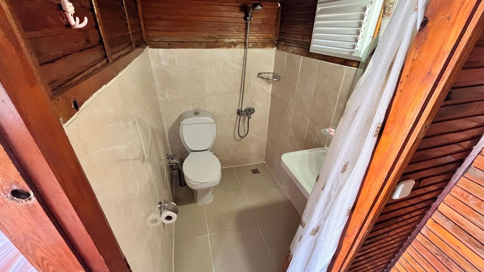 rooms-bungalow-standard-room