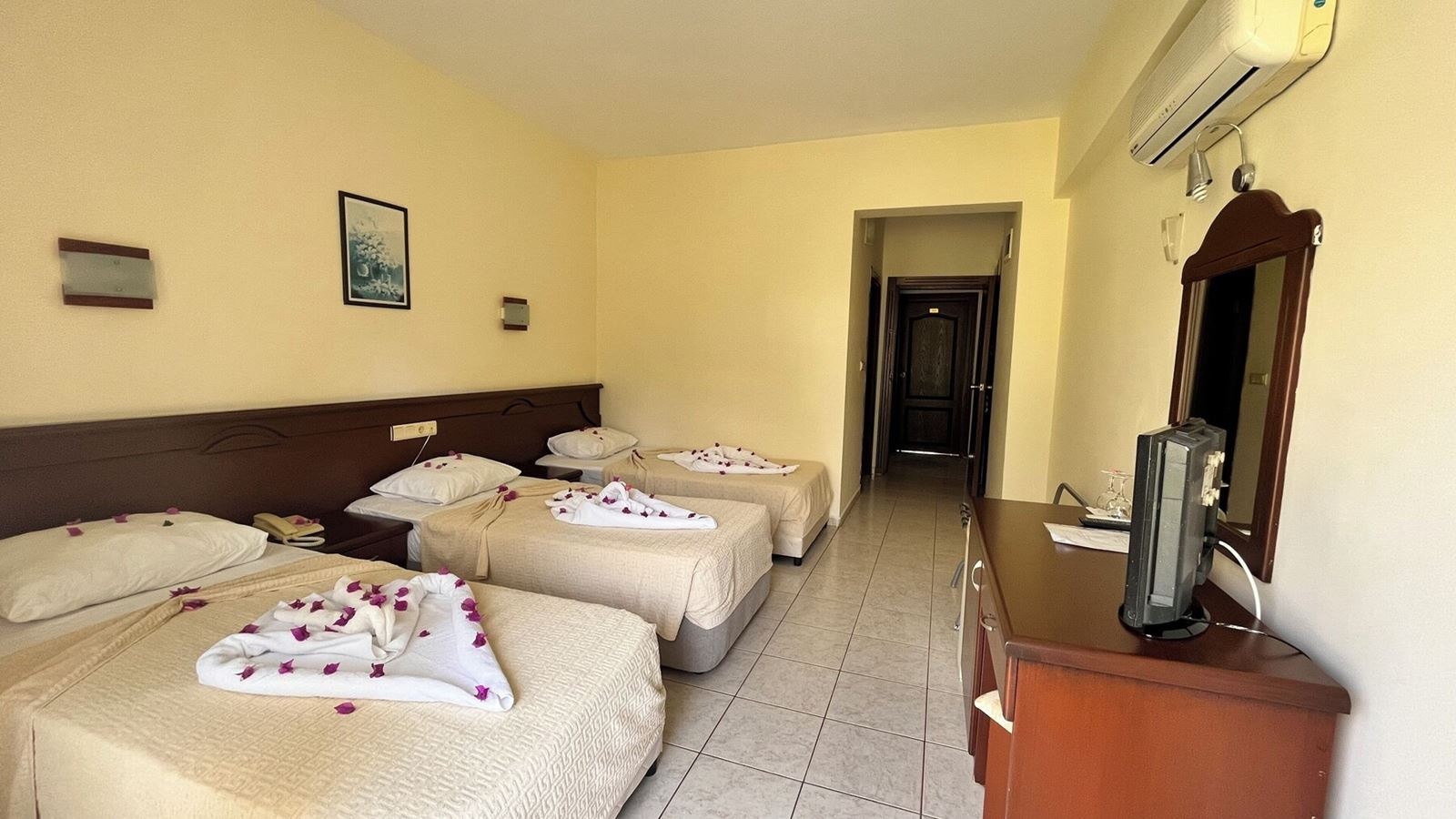 rooms-main-building-standard-room