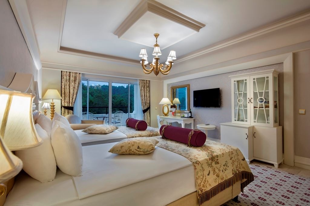 rooms-deluxe-room-land-view