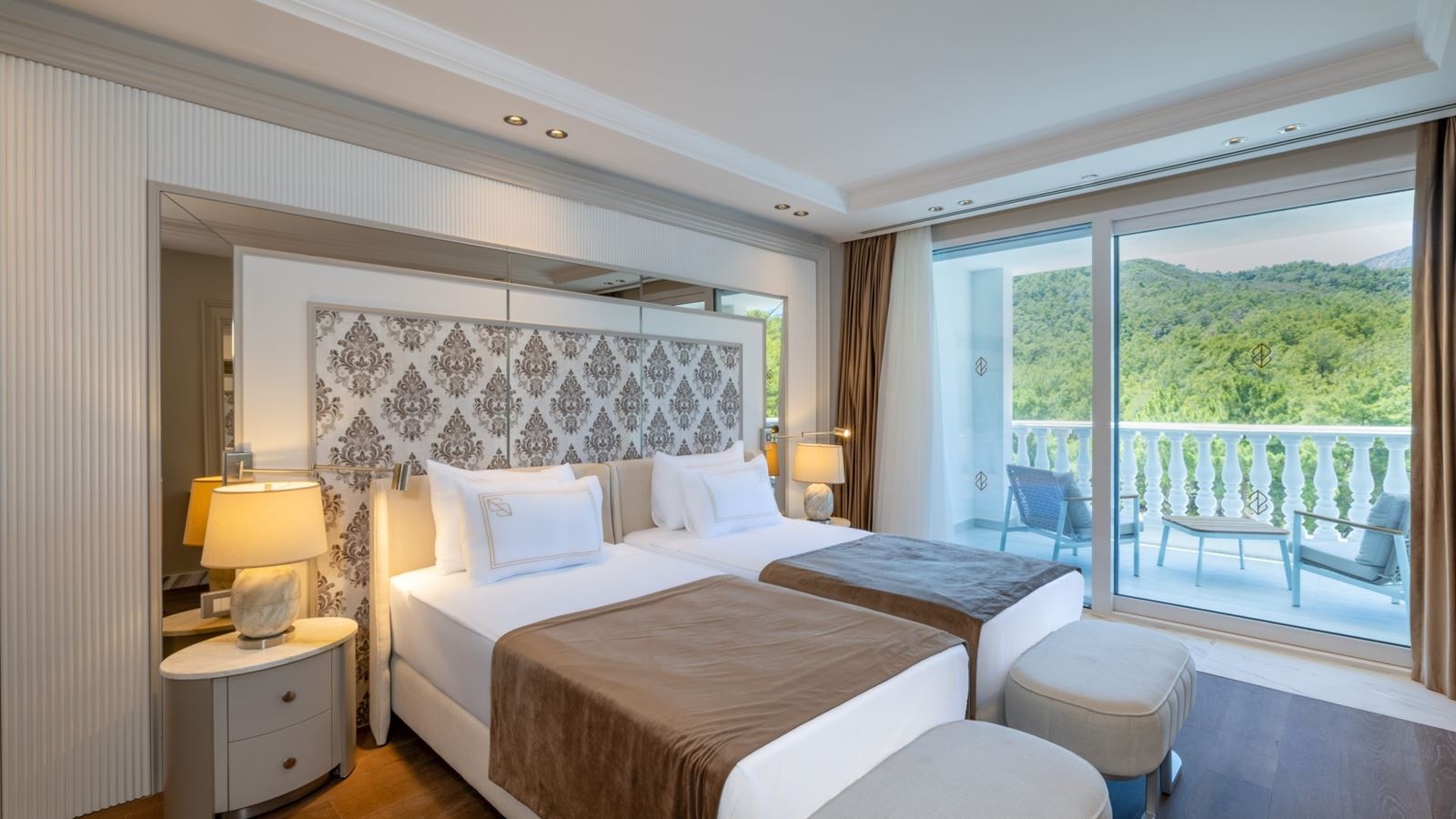 rooms-mare-signature-suite-land-view