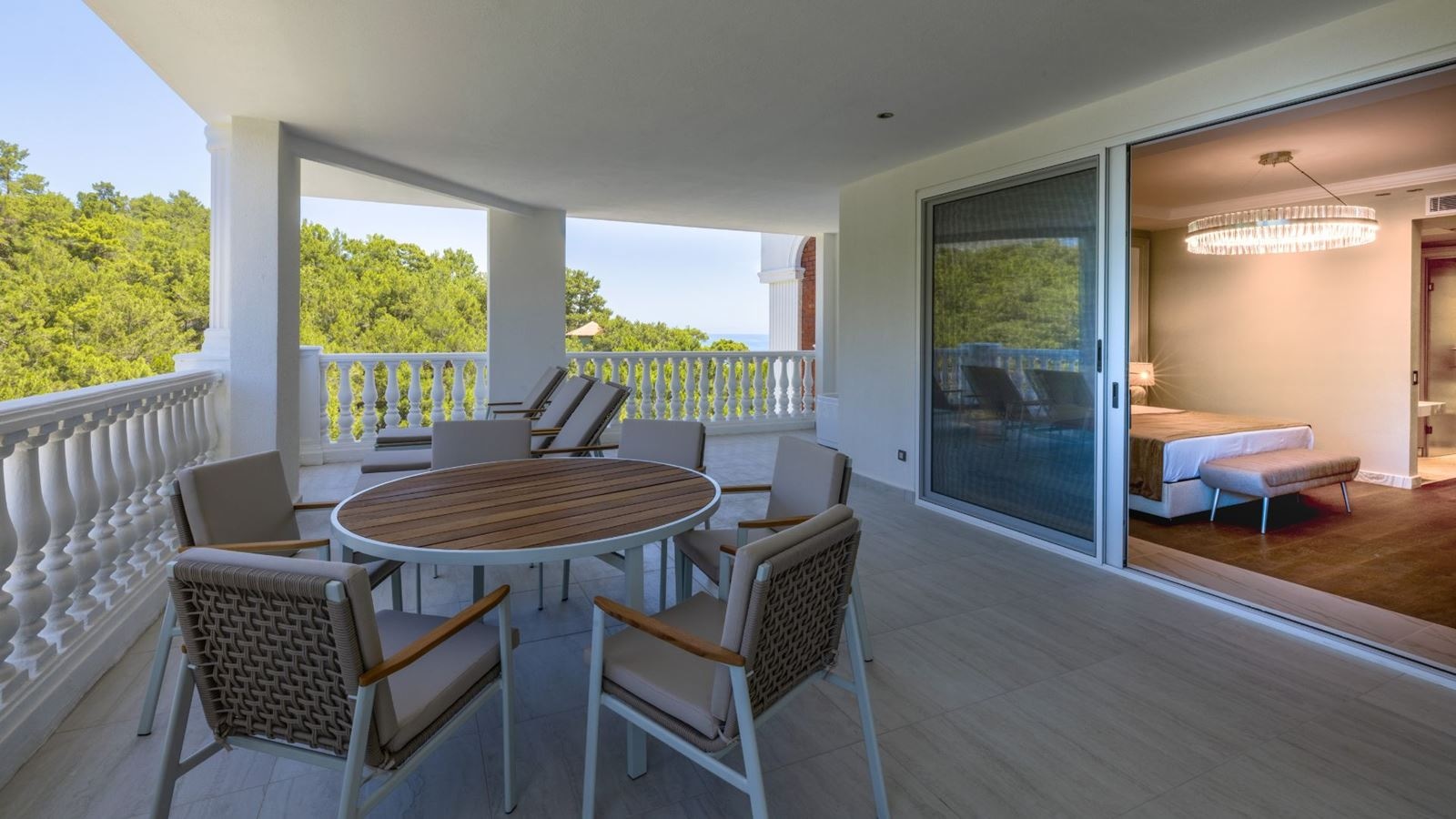 rooms-mare-signature-suite-land-view