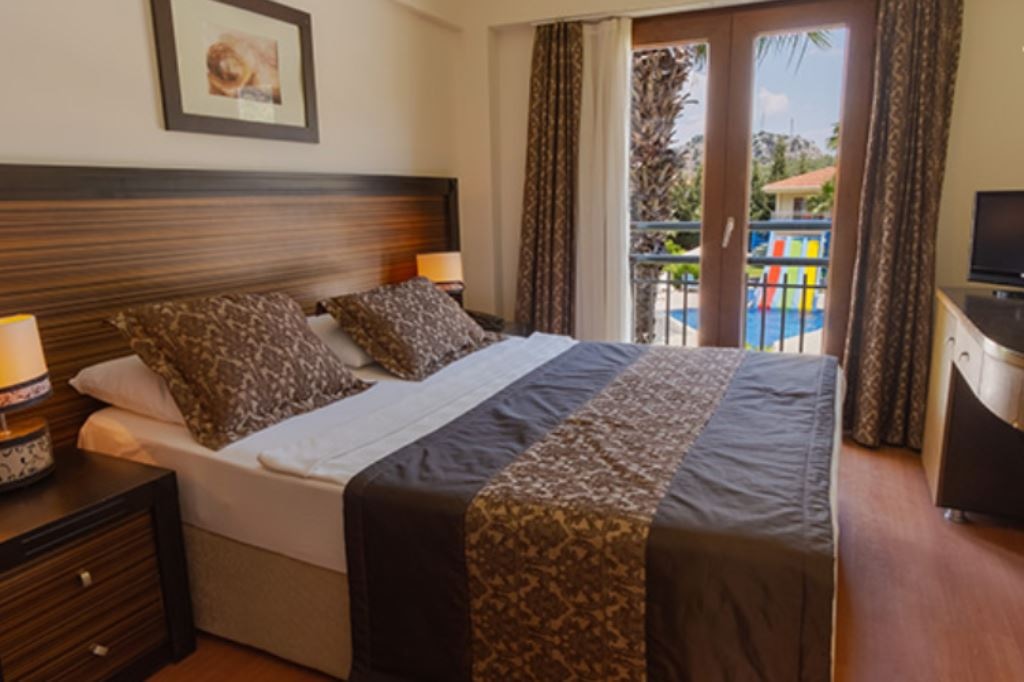 rooms-standard-room-french-balcony