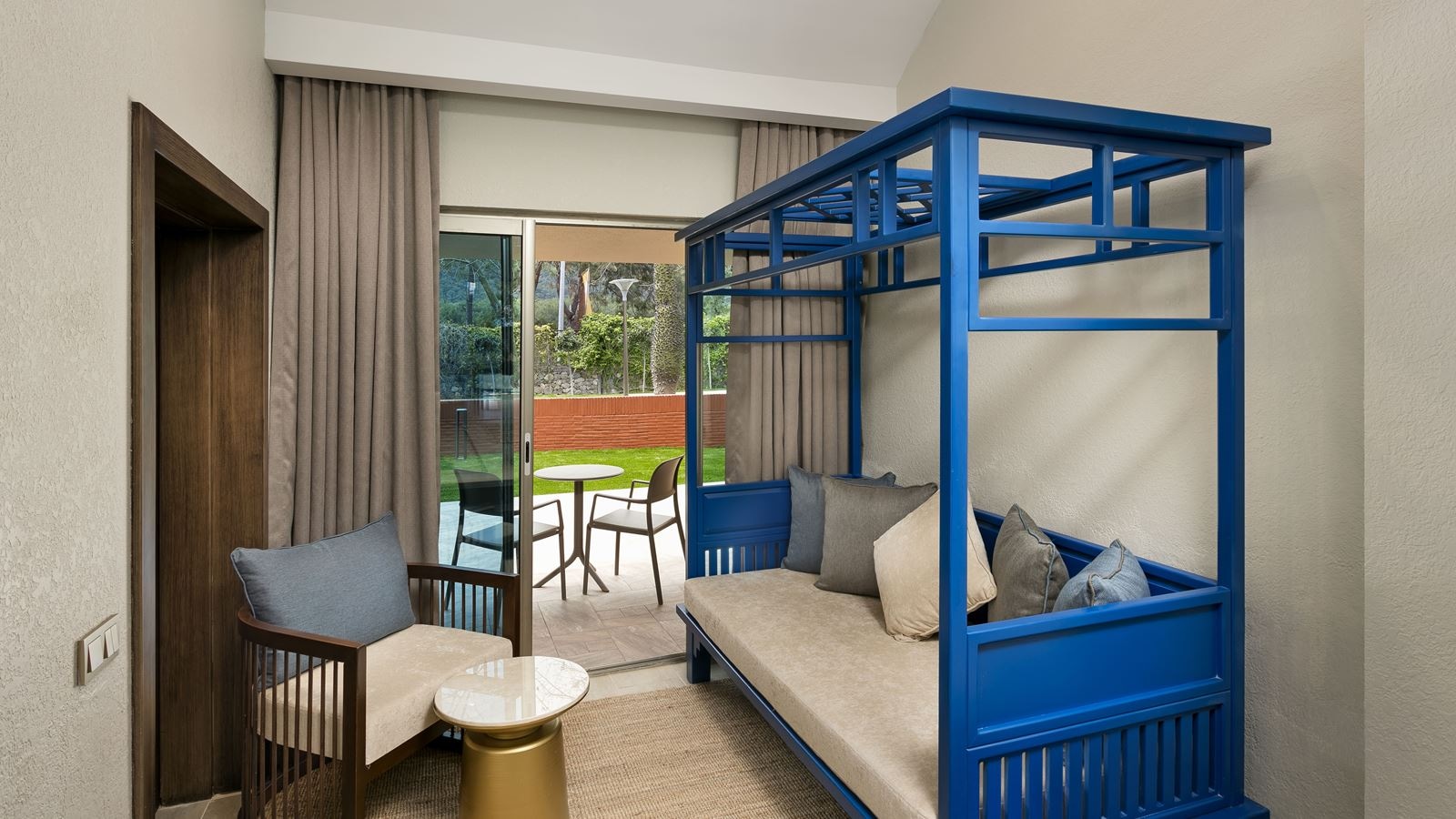 rooms-family-pool-house-ground-floor