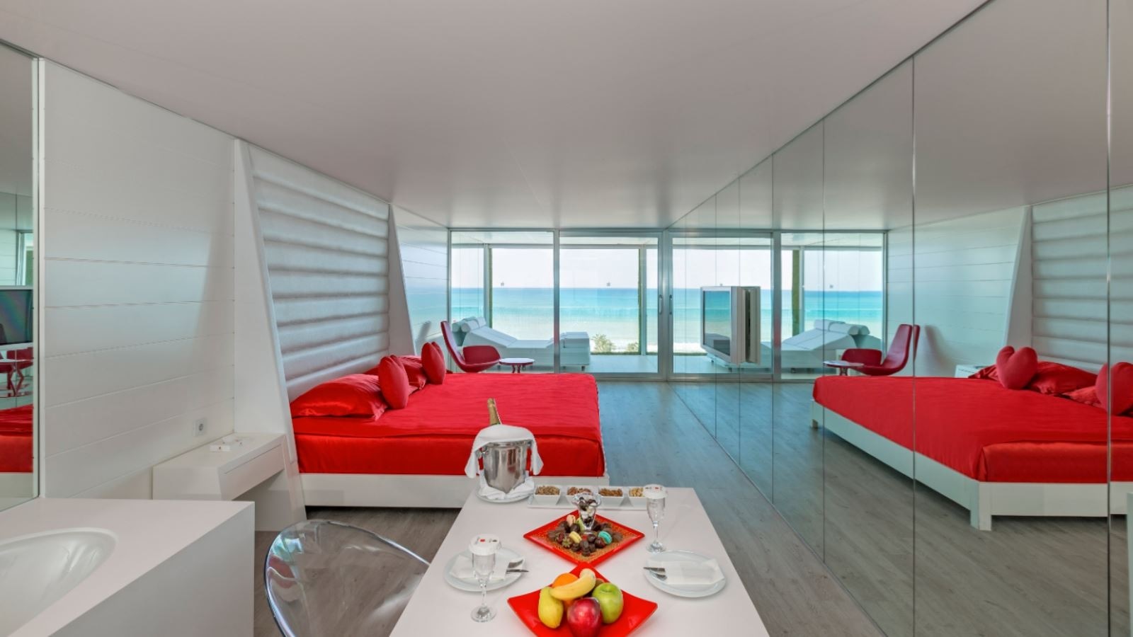 rooms-honeymooner-design-room