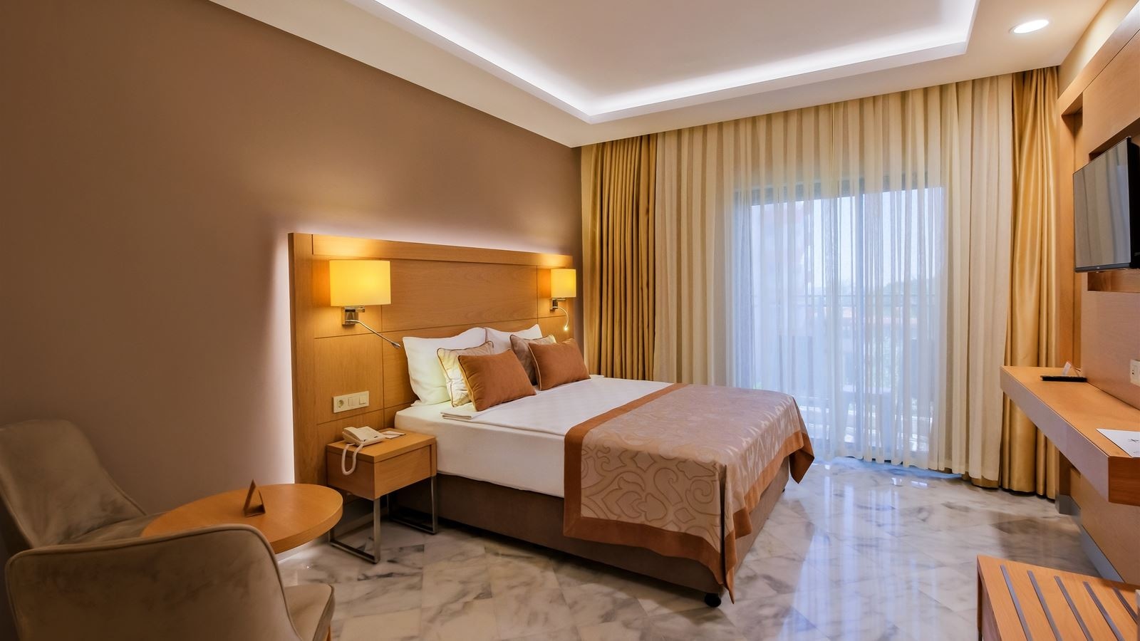 rooms-comfort-club-room-land-view