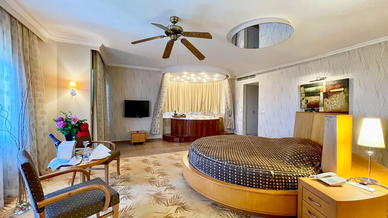 rooms-honeymoon-deluxe-suite