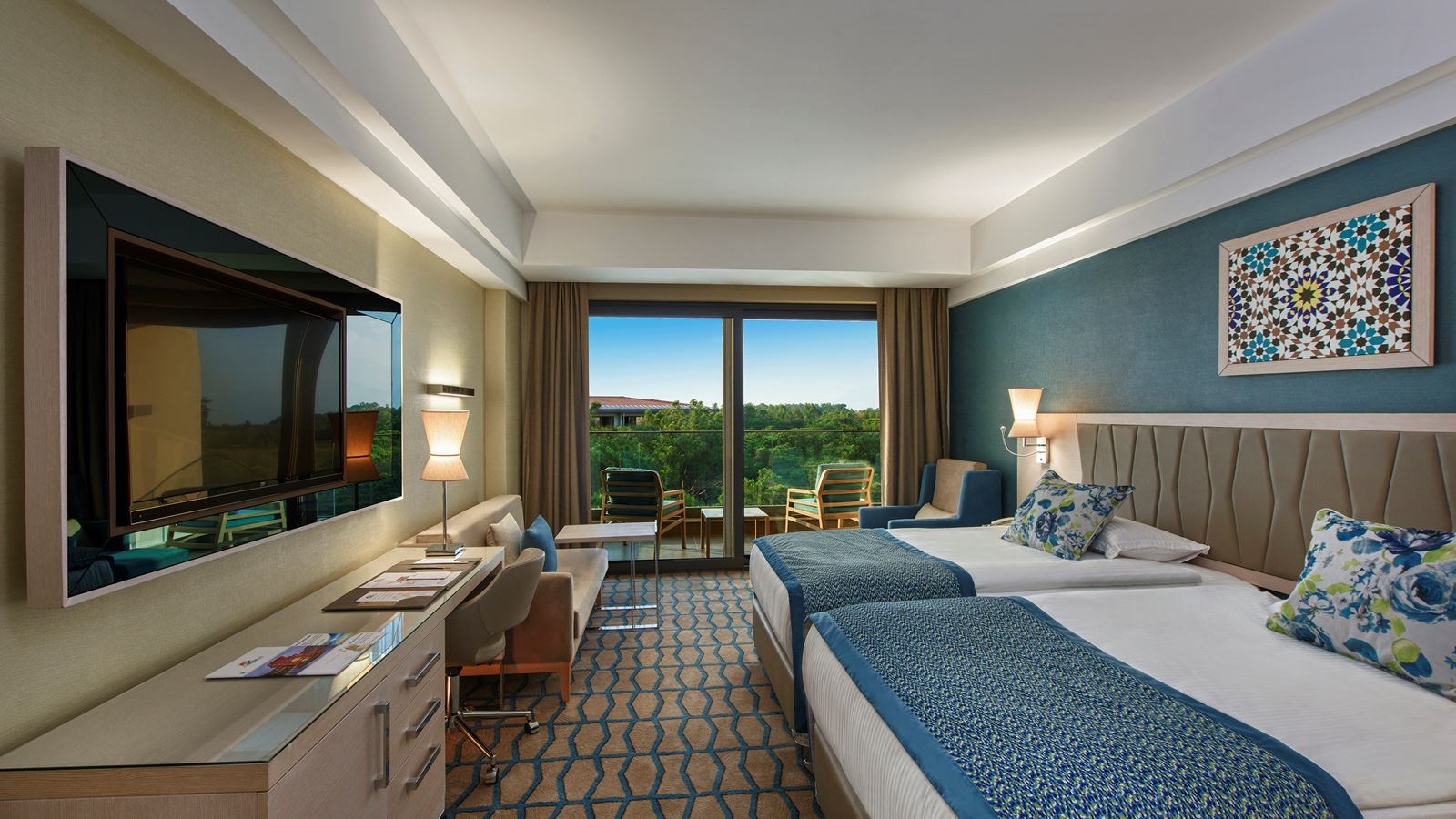 rooms-deluxe-building-standard-room