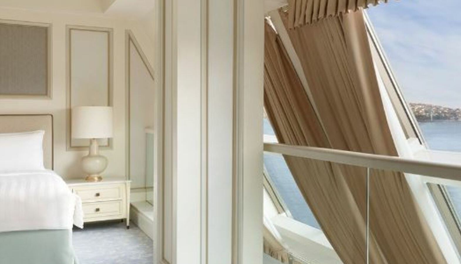 rooms-deluxe-bosphorus-view