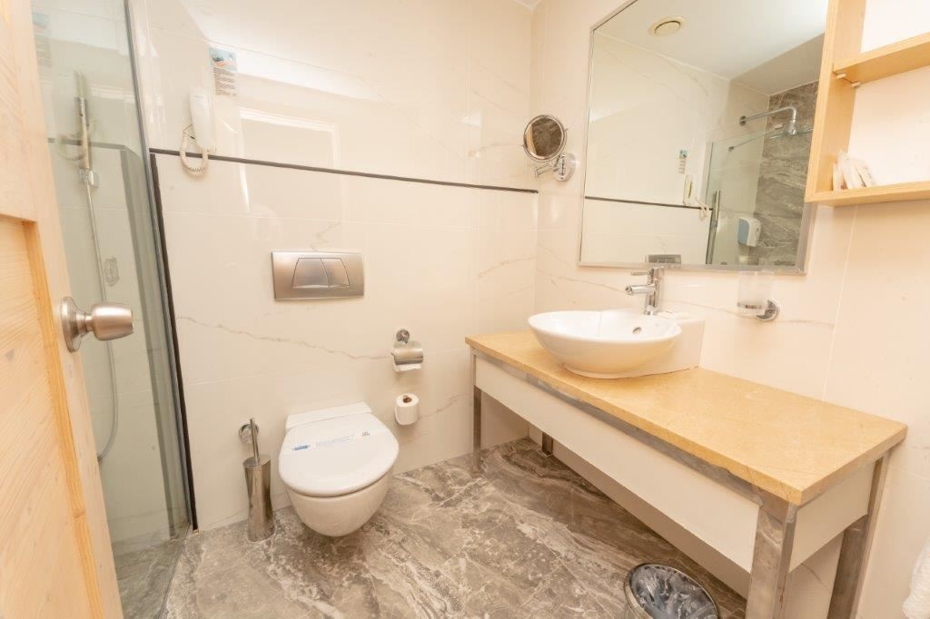 rooms-lake-house-upper-room