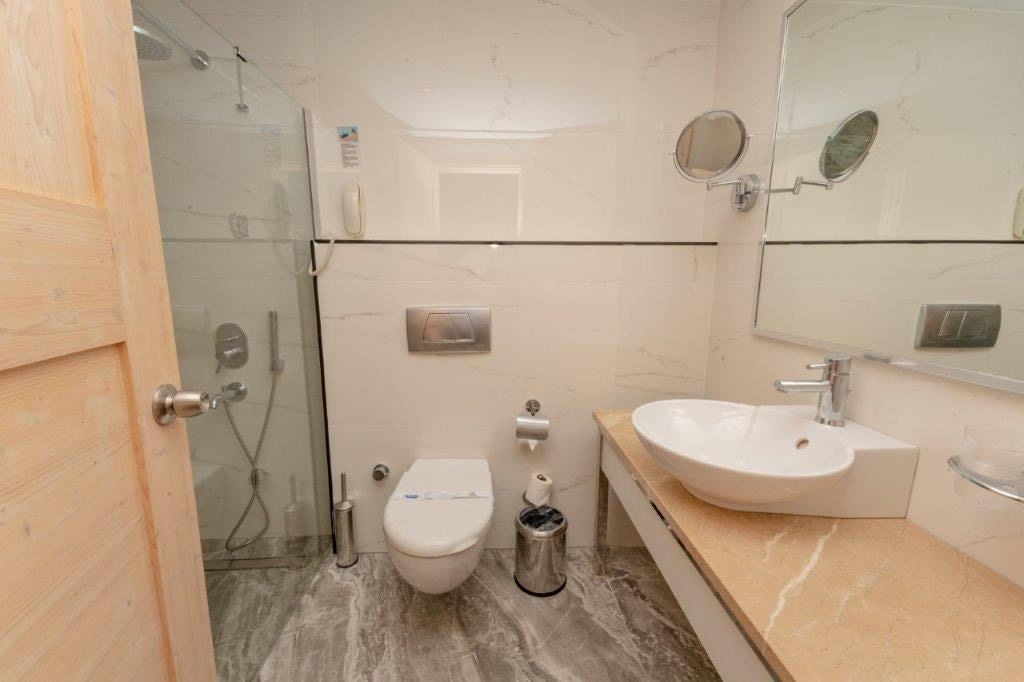 rooms-lake-house-upper-room