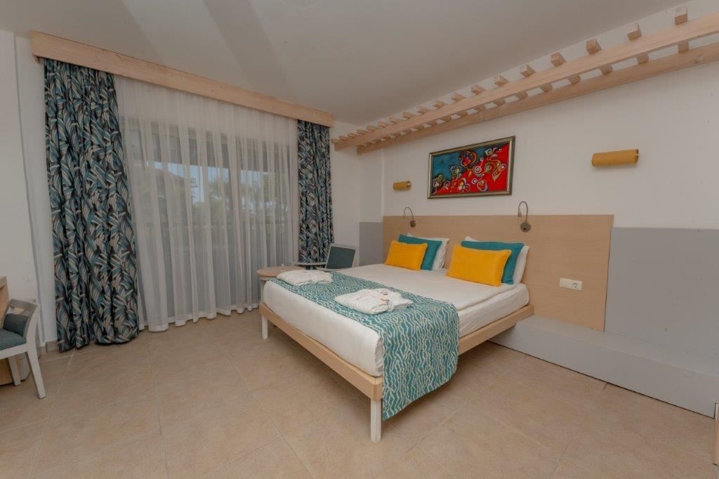 rooms-lake-house-upper-room