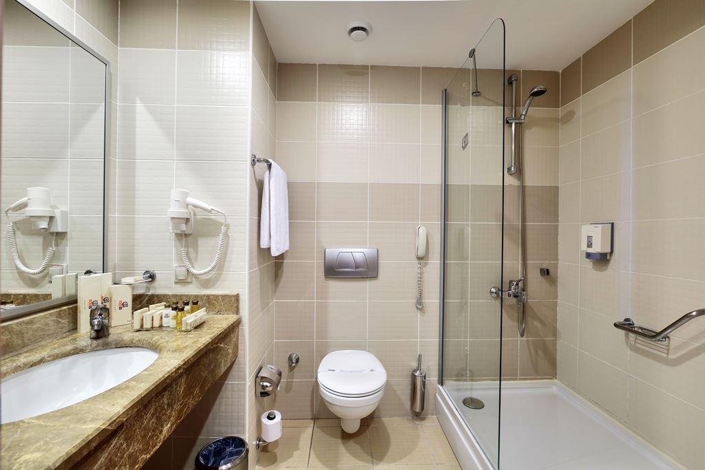 rooms-standard-land-view-room