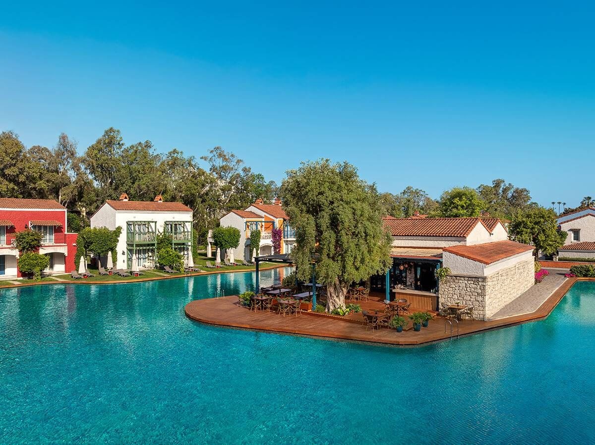 bars-club-house-only-for-villas-guests