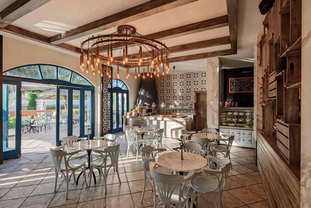 restaurants-club-house-only-for-villa-guests