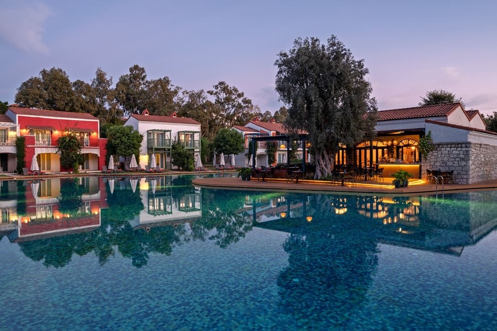 restaurants-club-house-only-for-villa-guests