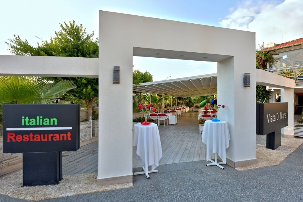 restaurants-pool--a-la-cart-restaurant