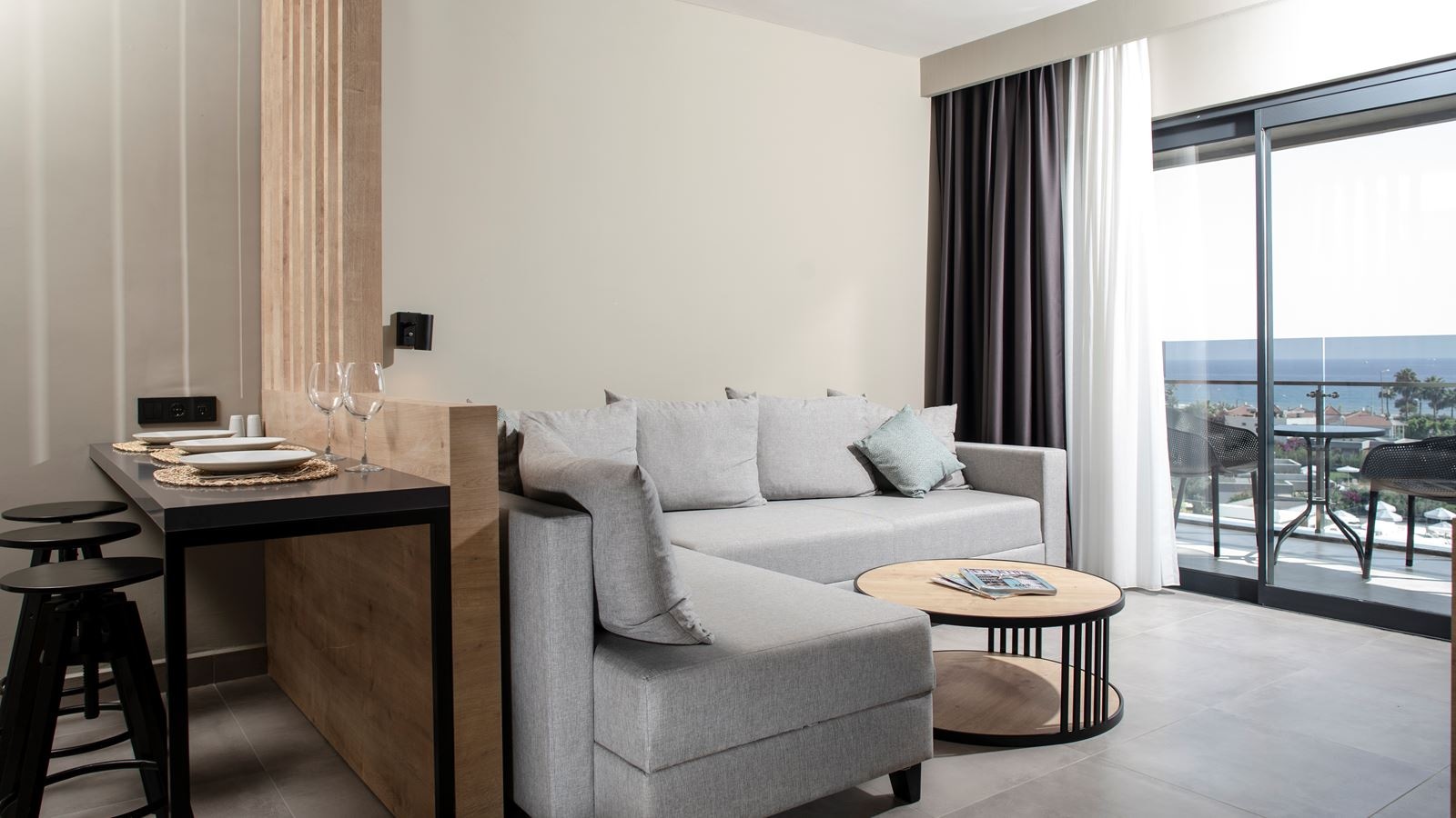 rooms-comfort-1-bedroom-land-view