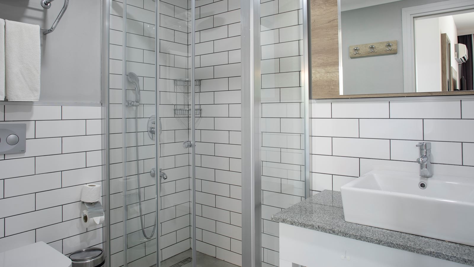 rooms-comfort-1-bedroom-land-view