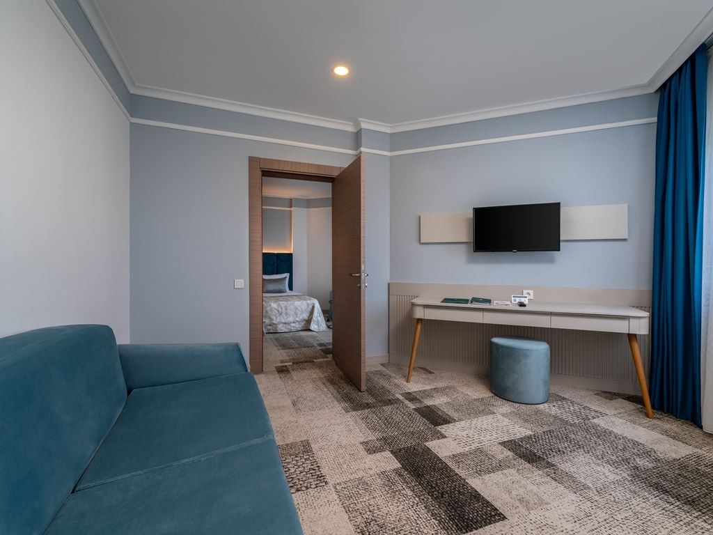 rooms-main-building-family-room