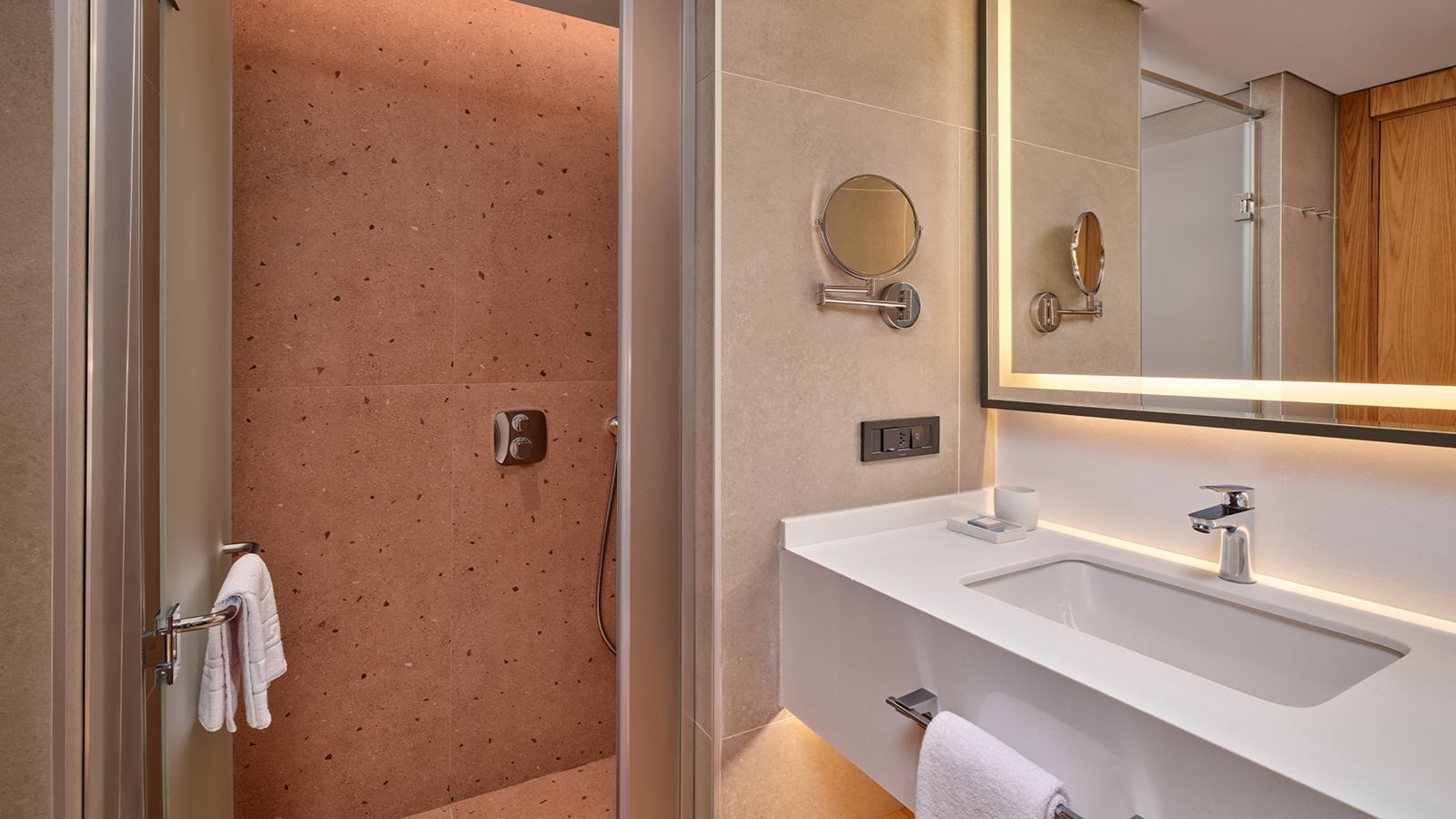 rooms-superior-standard-room-land-view