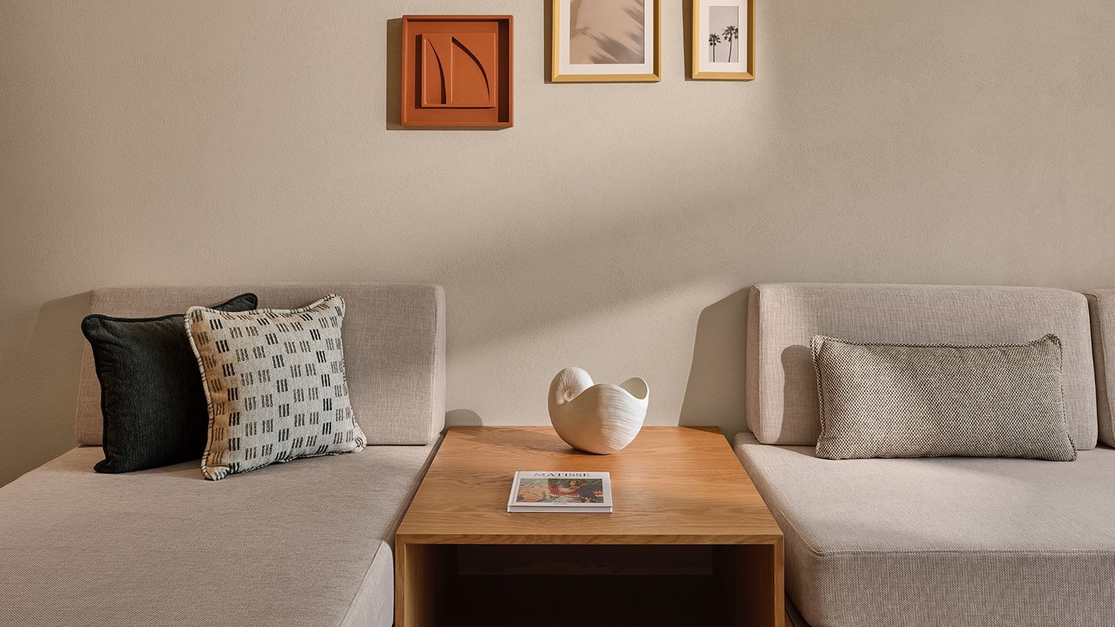 rooms-family-suite-main-building-room