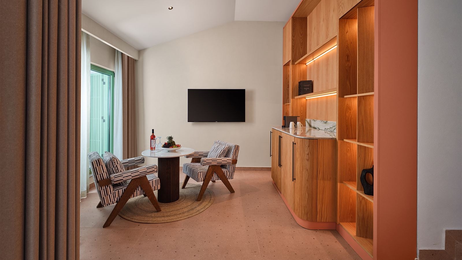 rooms-lake-suite-direct-pool-acces-+18-age