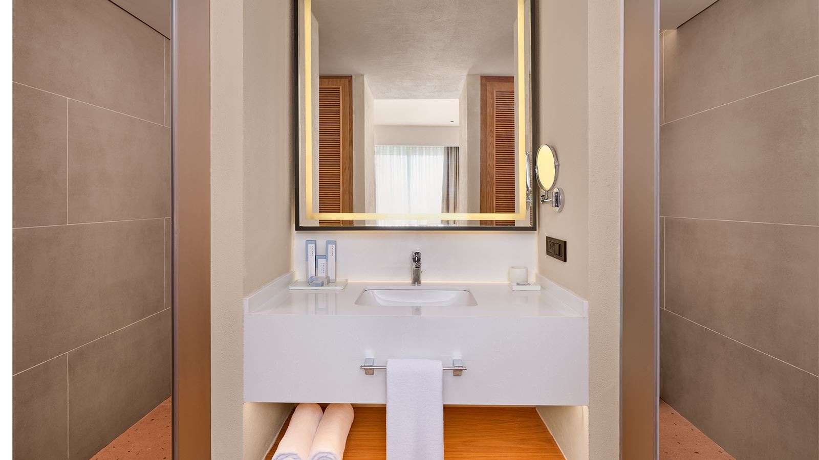 rooms-lagoon-suite-upper-floor