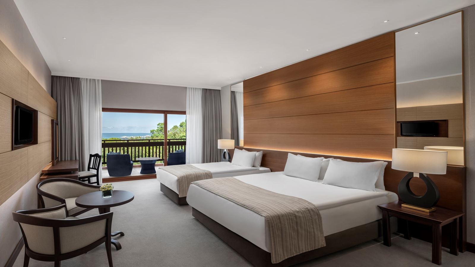 rooms-rose-king-suit