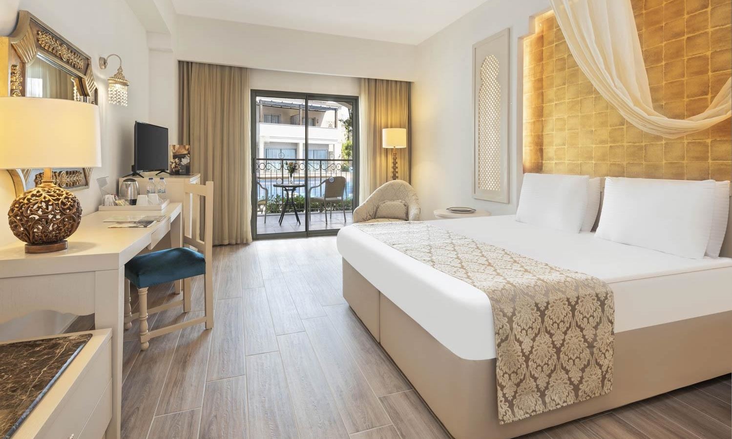 rooms-swim--up-room--annex-building