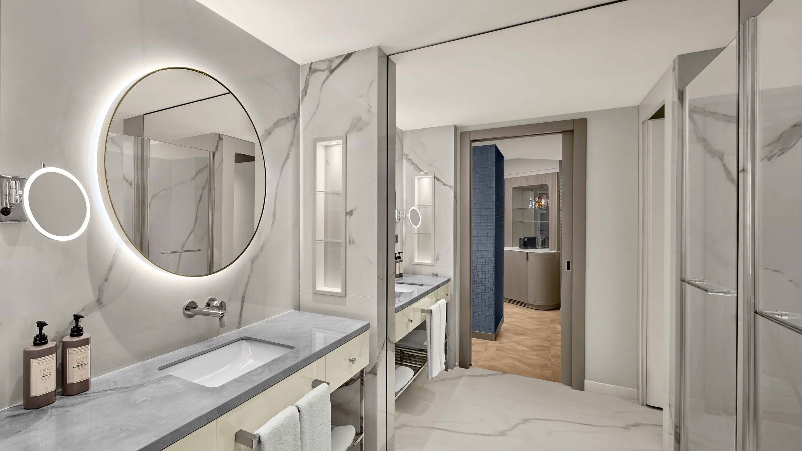 rooms-mediterranean-suite-sea-wiew--with-living-room