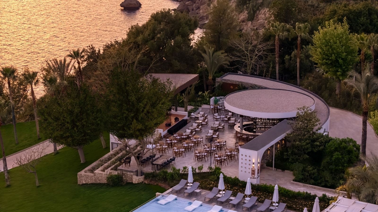 bars-the-251-social-club