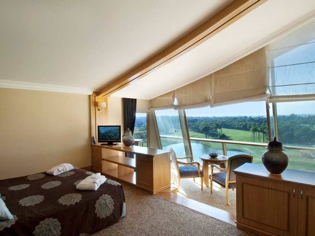 rooms-senior-room-golf-view