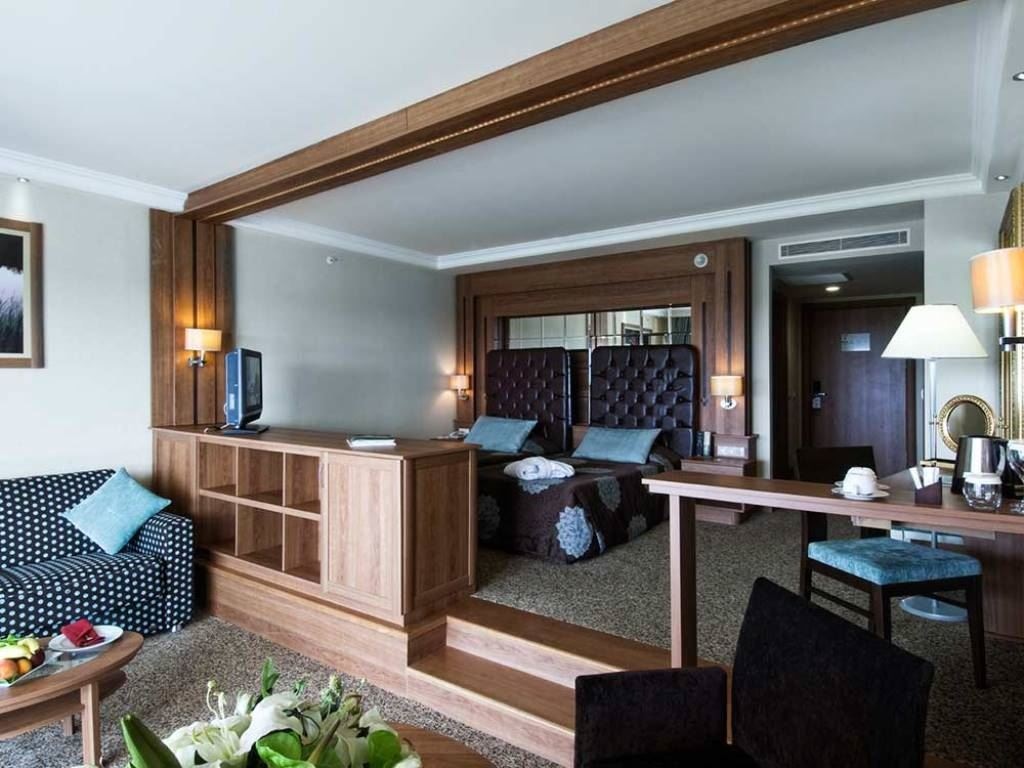 rooms-senior-room-golf-view