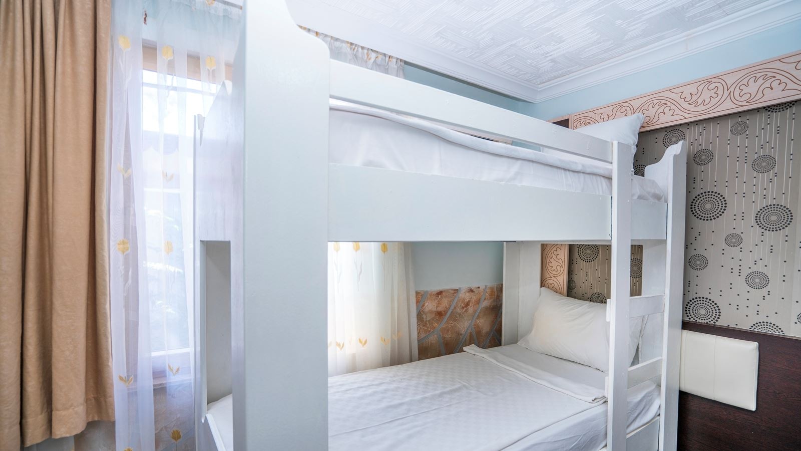 rooms-garden-family-bunkbed-room