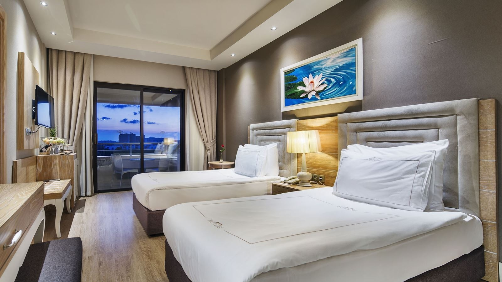 rooms-family-room-sea-side-view