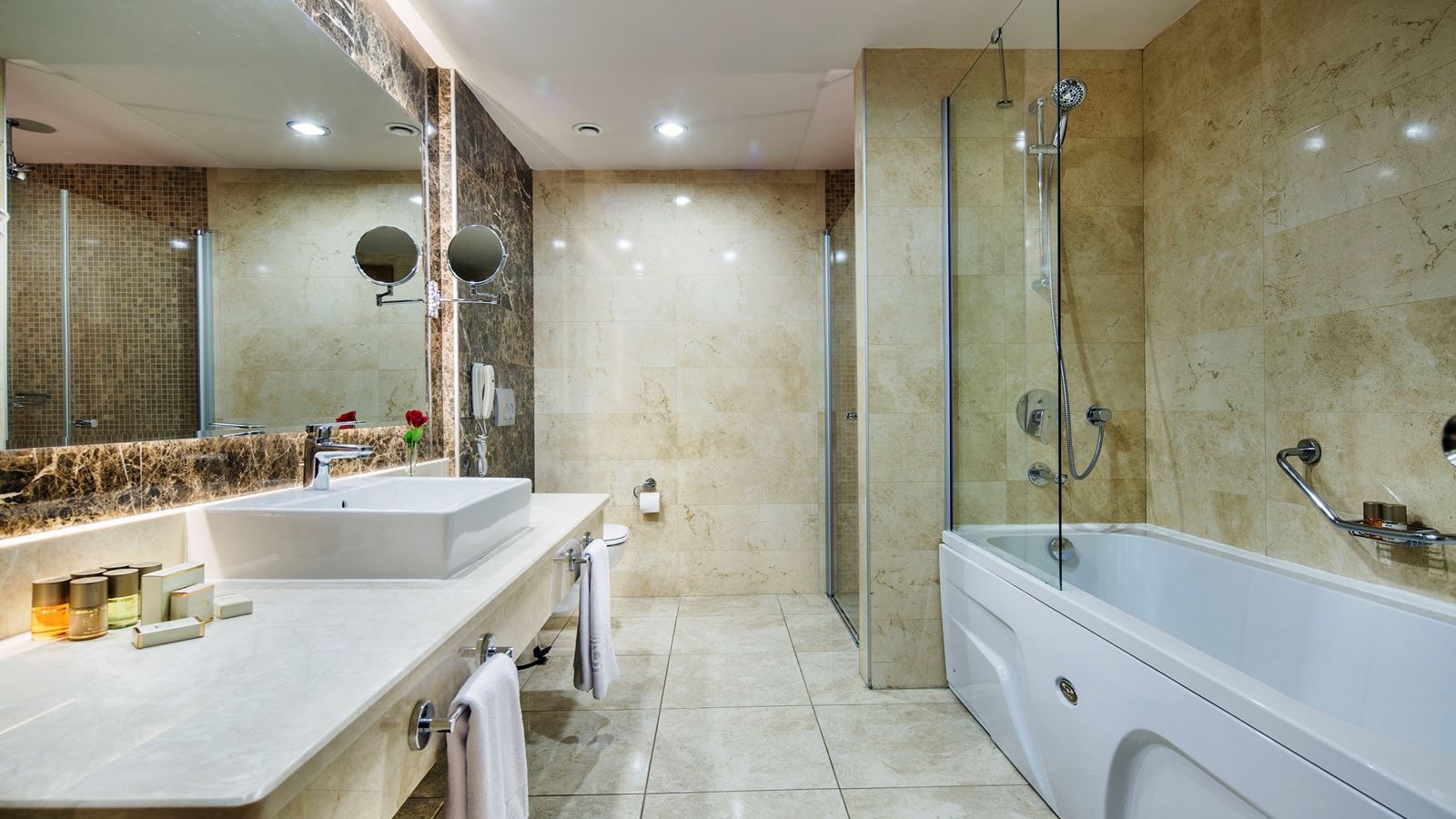 rooms-camelia-family-superior