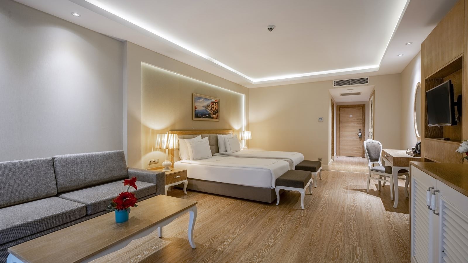 rooms-jasmine-pool-view-family