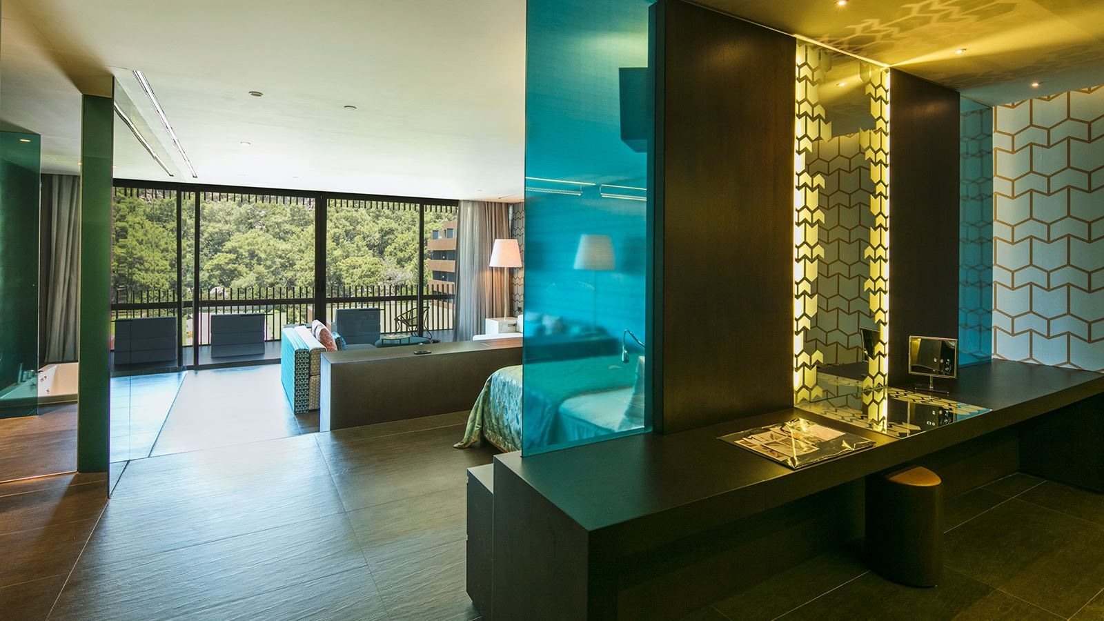 rooms-suite-land-view