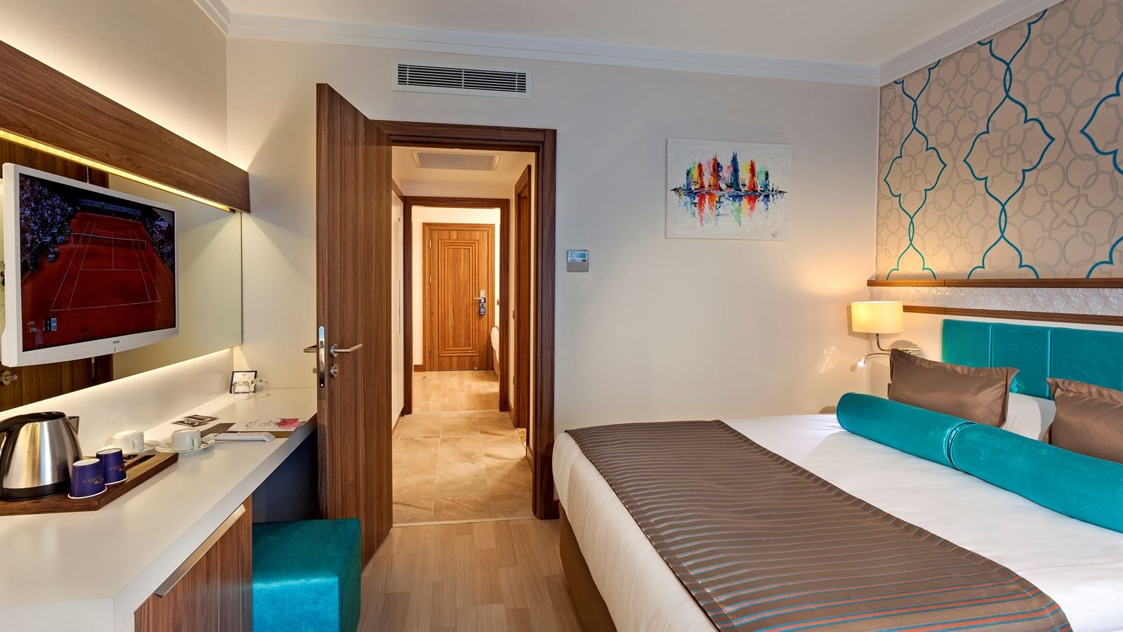 rooms-family-room-land-side