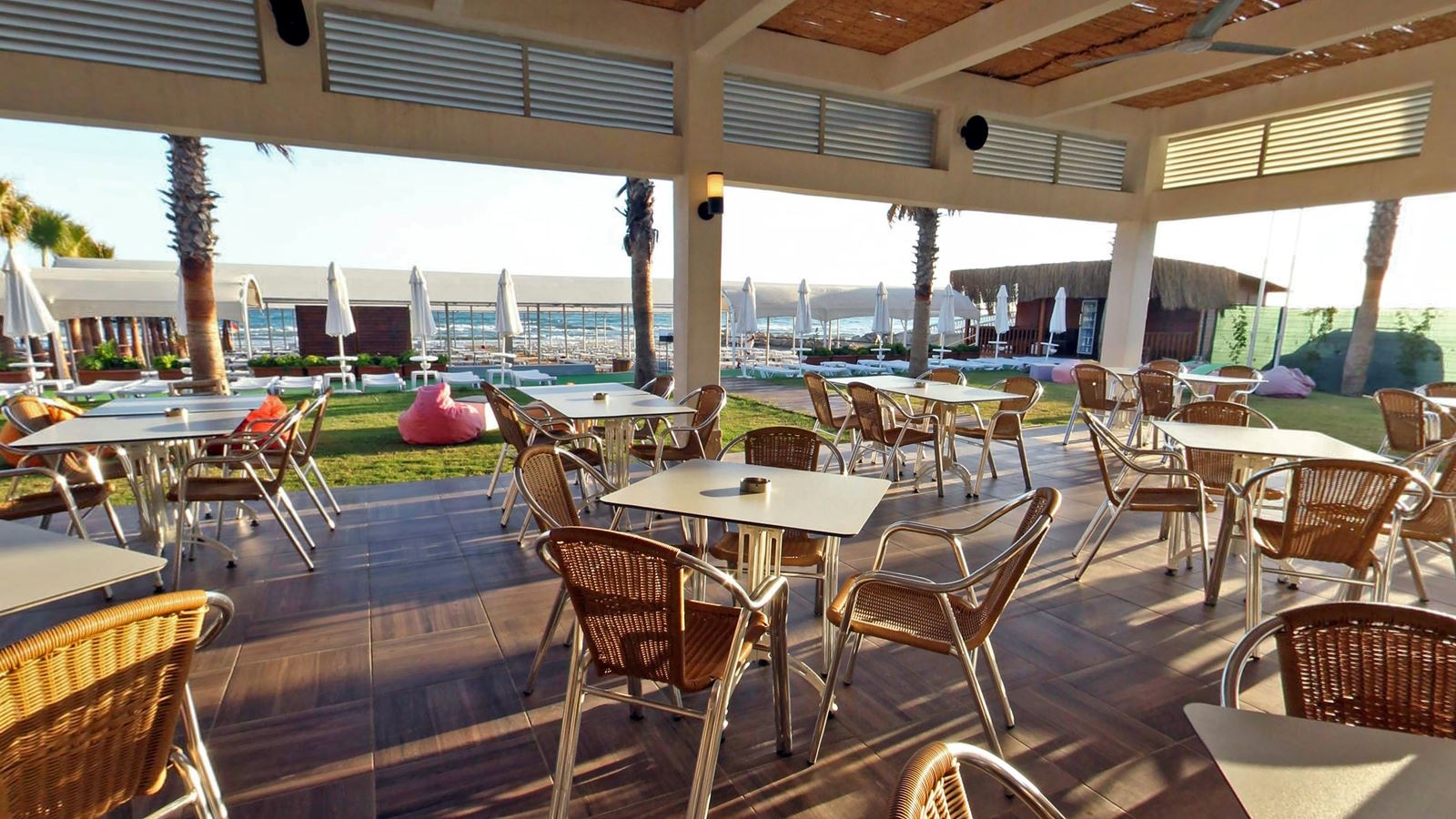 bars-caretta-beach-bar