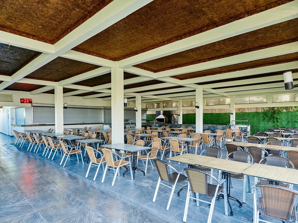 restaurants-caretta-beach-bar