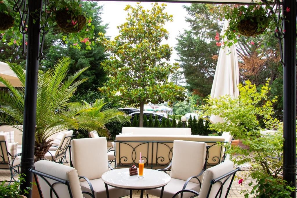 restaurants-restaurants