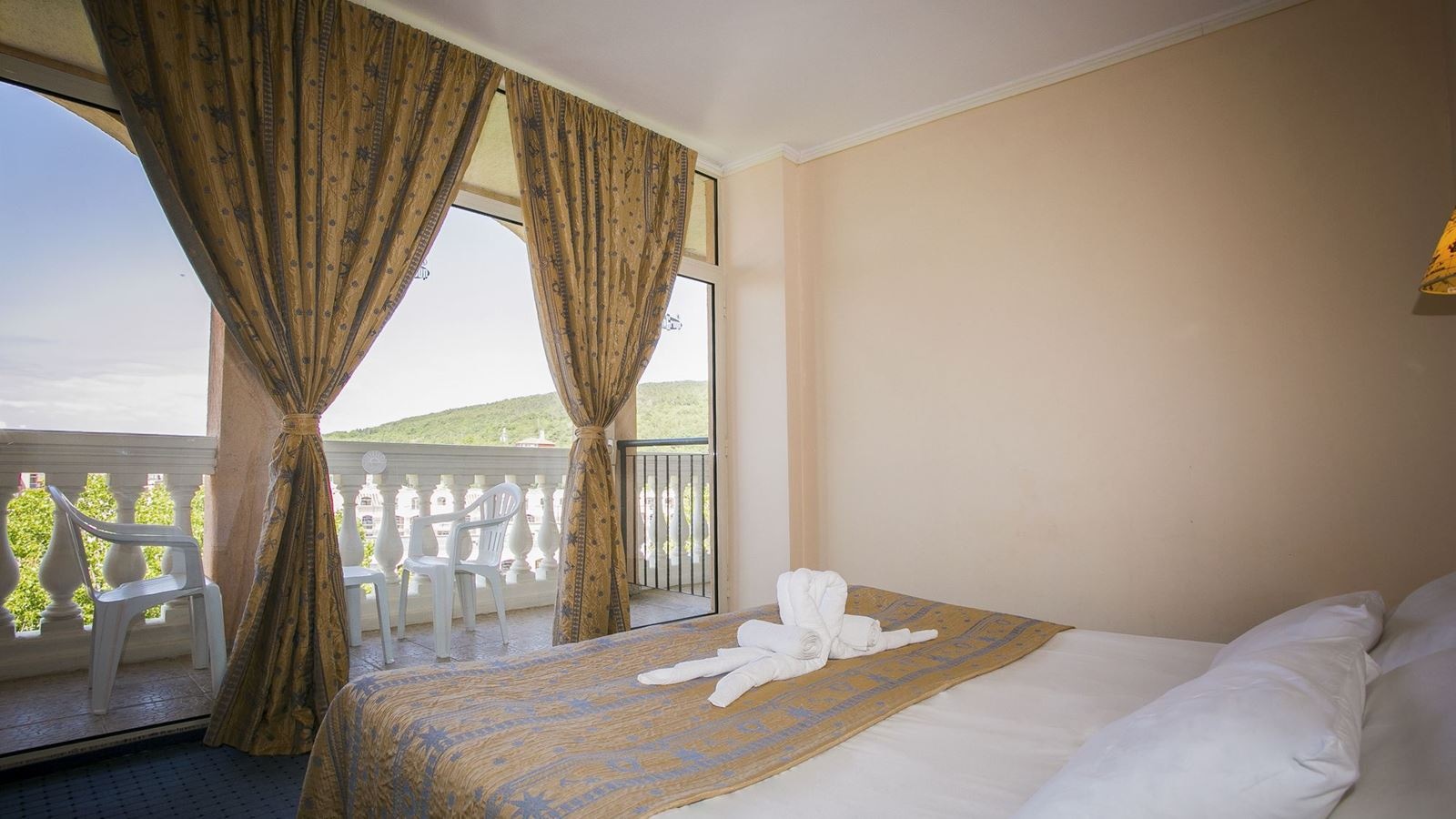 rooms-2-bedrooms-studio-sea-view