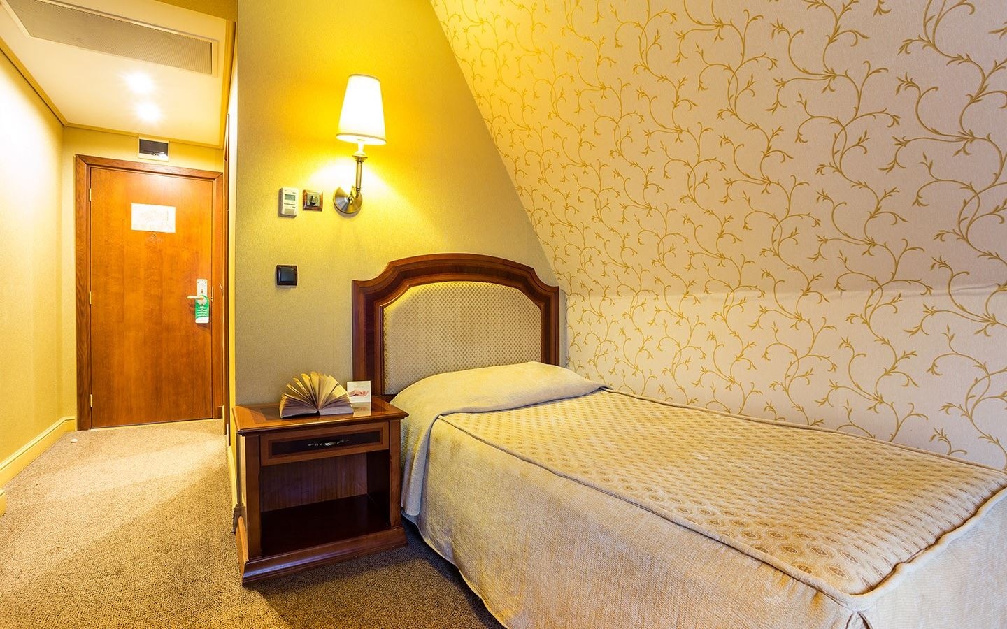 rooms-single-standard-room