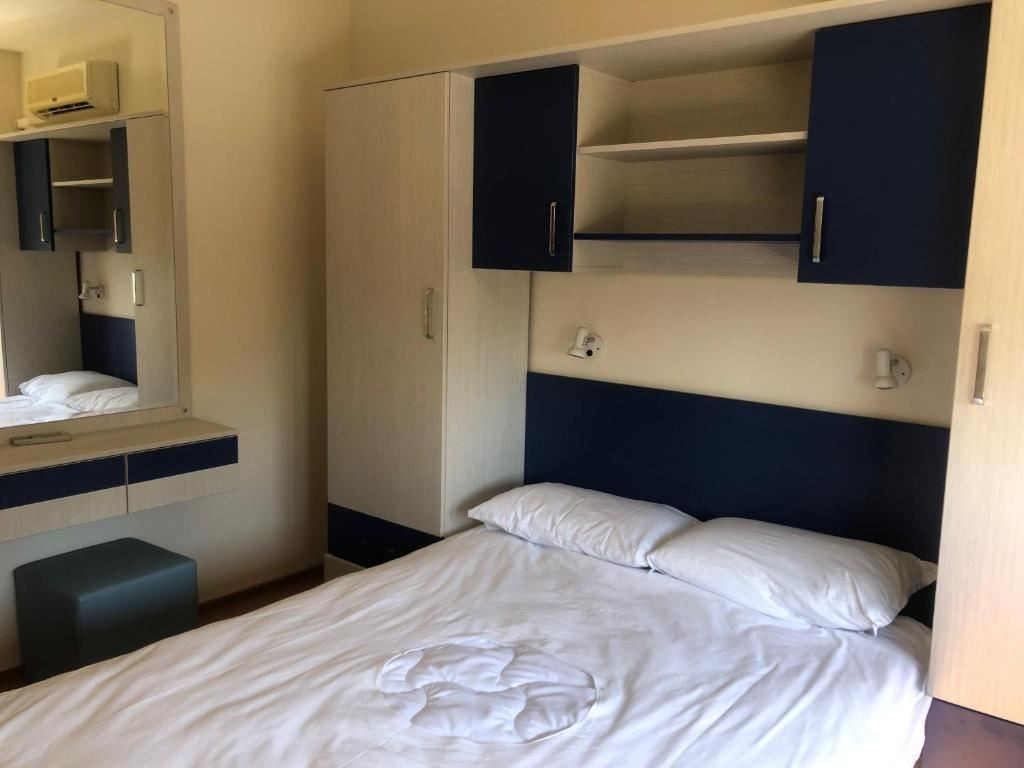 rooms-three-bedroom-apartment