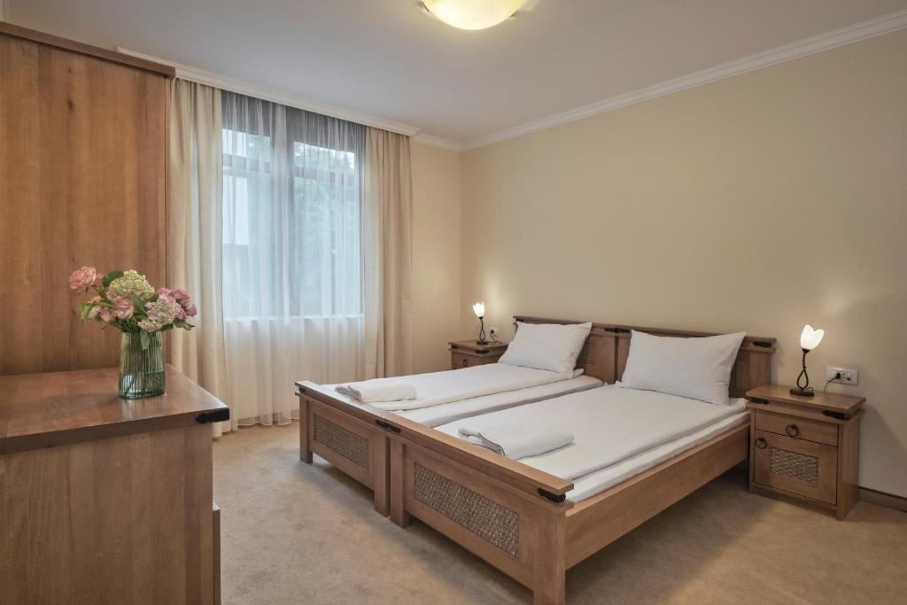 rooms-2-bedroom-standard-apartment-balcony