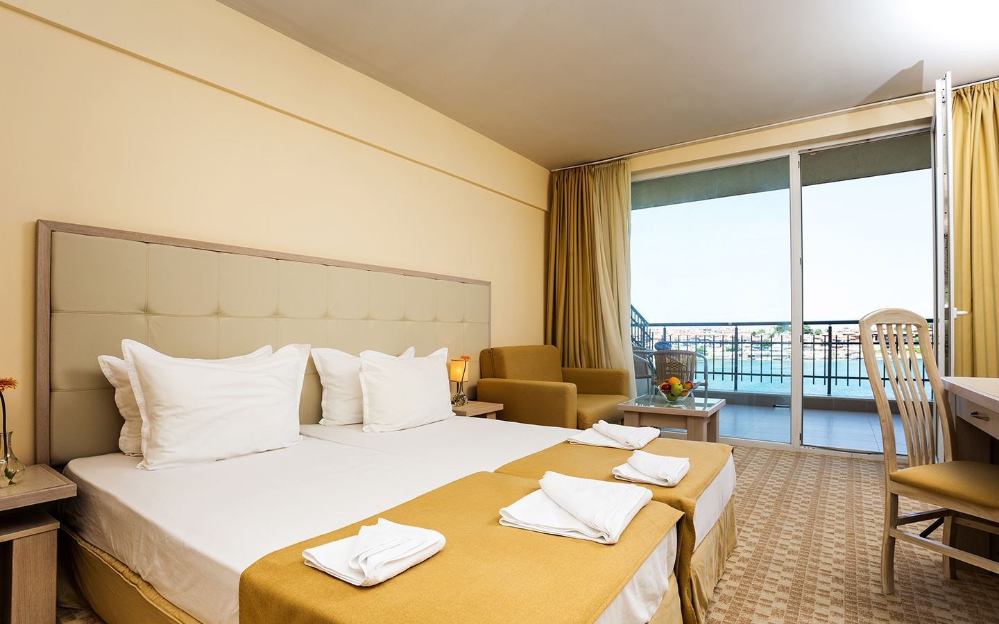 rooms-double-standard-room-seaview-balcony