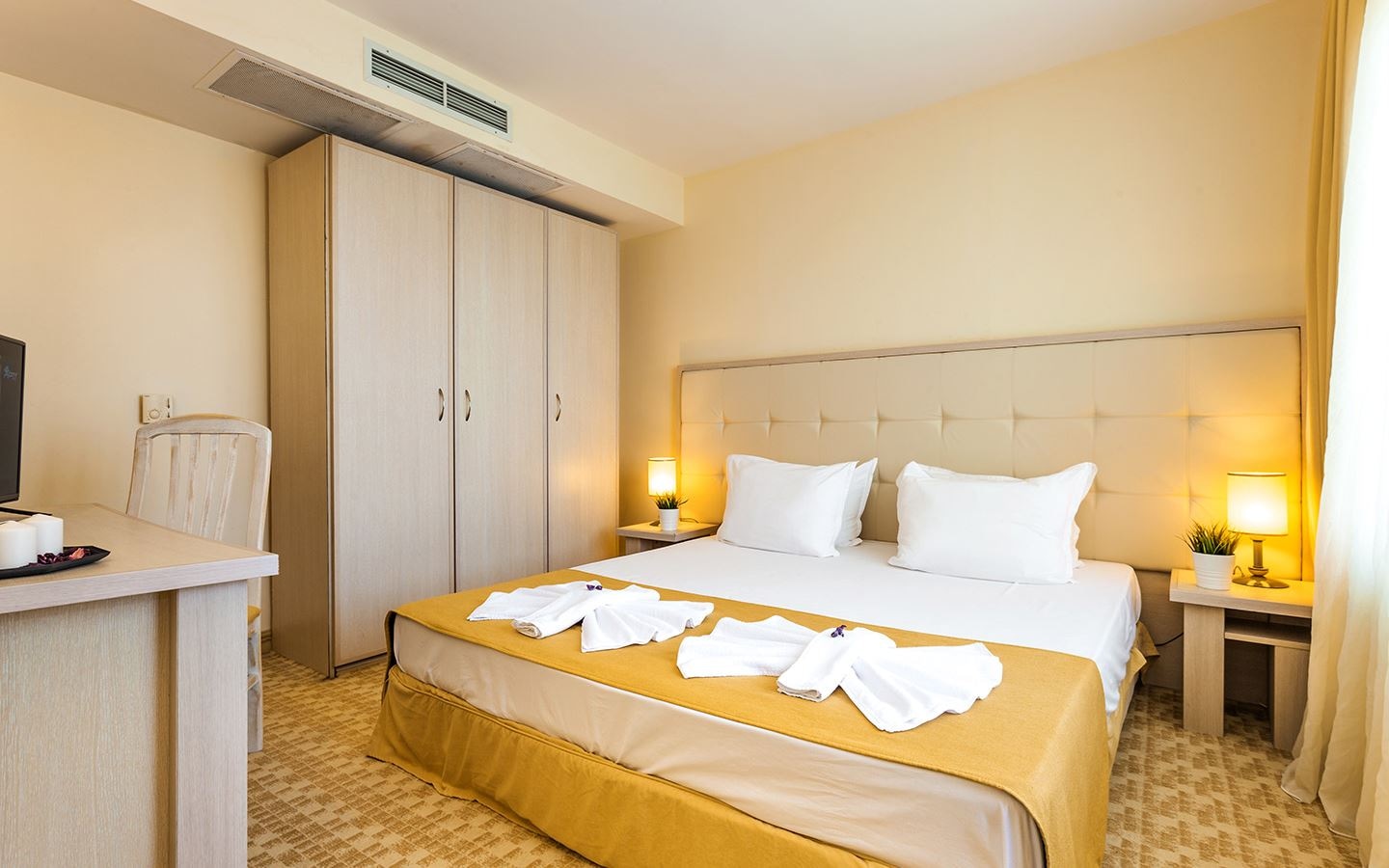 rooms-double-standard-apartment-balcony