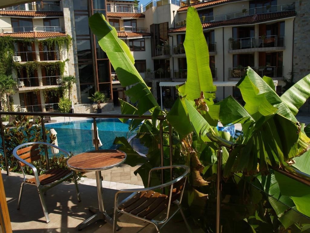 rooms-standard-apartment-balcony