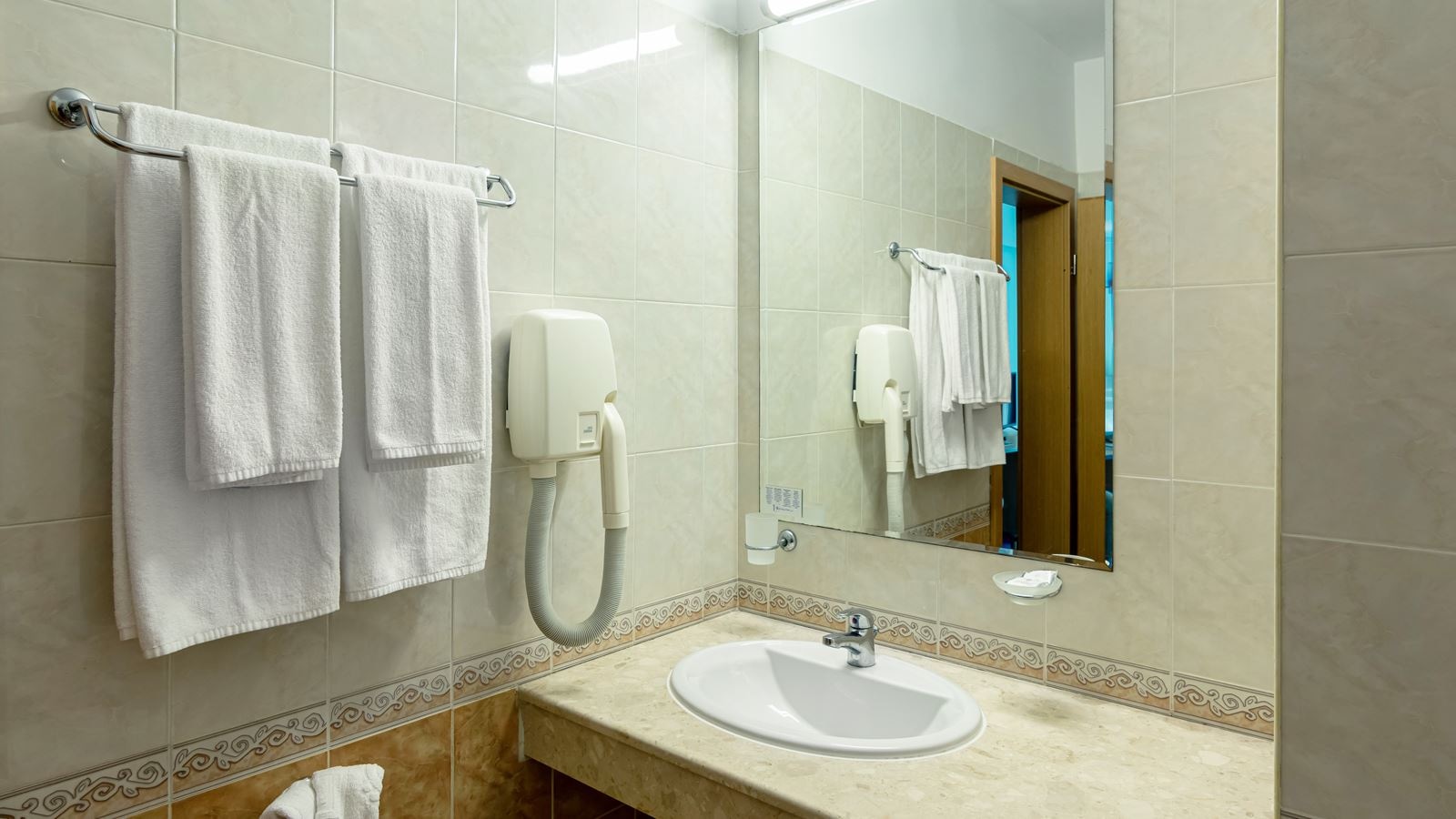 rooms-double-large-room